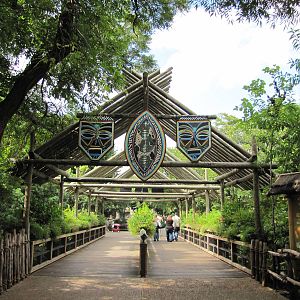 Fort Worth Zoo 2010 - Passage from the entrance to the zoo