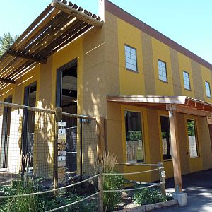 African Plains - Giraffe Barn