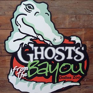 Reptile House - White Alligator Sign