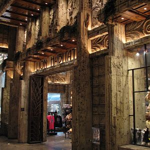 MGM Grand Lion Habitat - Gift Shop Exterior