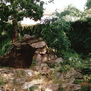Frankfurt Zoo 2002 - Cave in the Asiatic Lion exhibit