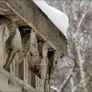 Statues at the entrance at Berlin Zoo