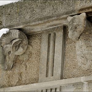 Statues at the entrance at Berlin Zoo