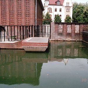 Leipzig Zoo 2002 - Pool at the old Pachyderm House