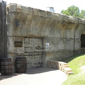 Freshwater aquarium entrance