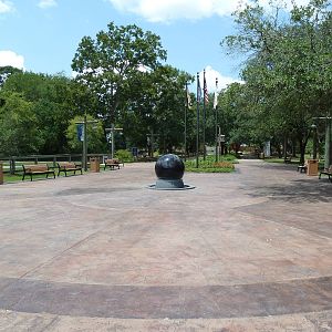 Baton Rouge Zoo - Entrance Plaza
