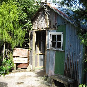 entrance to the kiwi house