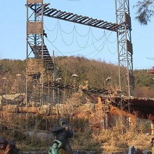 Seoul Zoo - chimpanzee tower