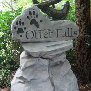 Otter exhibit welcome sculpture