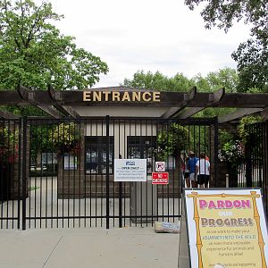 Topeka Zoo 2011 - Entrance
