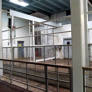 Topeka Zoo 2011 - Reticulated Giraffe Indoor Exhibits