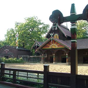 Bison Stables at Berlin Zoo, 31/08/11