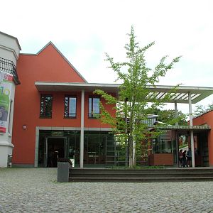 Main Entrance at Halle, 04/09/11