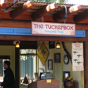 Walkabout Way - Kangaloom - Tuckerbox Feeding Stand