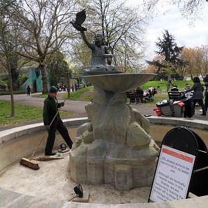 Ambika Paul Memorial Fountain with no water