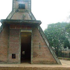 'Giraffe House' at Hanoi Zoo, 15/03/12