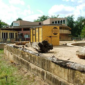Old Elephant Exhibit at Prague, 25/08/12