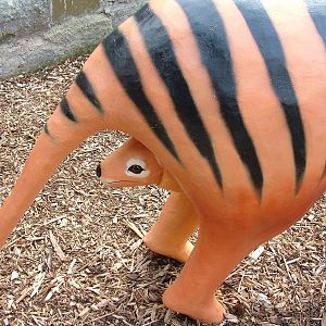 Thylacine Sculpture at Chleby, 26/08/12