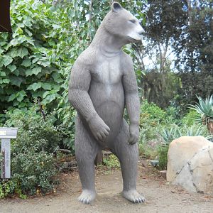 Short-faced Bear statue Elephant Odyessey