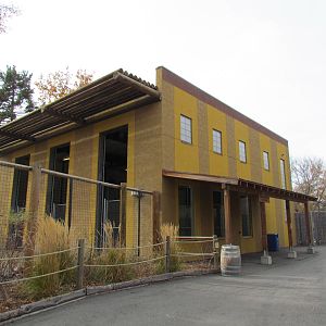 African Plains - Giraffe Barn
