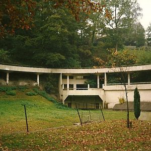 Wider view of Lubetkin Terrace 1st November 1997