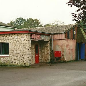 Entrance to Reptile House with Aquarium next door 23rd October 1999