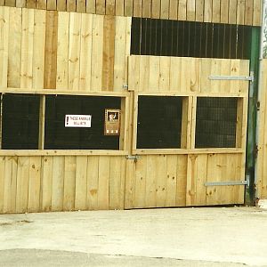 New shelter at rear of Sealion Centre 29th April 2000