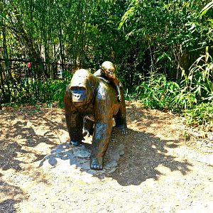 Apr. 2013 - Gorilla World - Gorilla Statues
