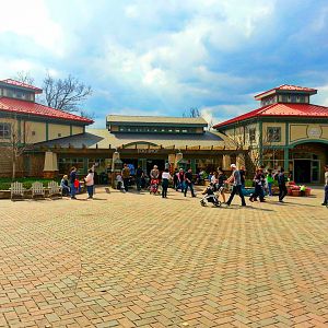 Apr. 2013 - Historic Vine Street Village - Zoo Shop