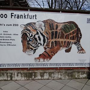 Die Werbung auf der Mauer der Zoo