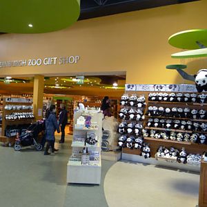 gift shop (pandas dominate)