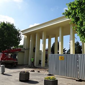 Main gate in the repair