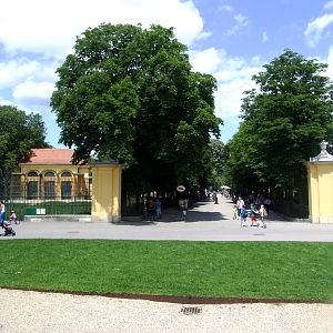 Rotunda Exhibits at Vienna, 14/06/13