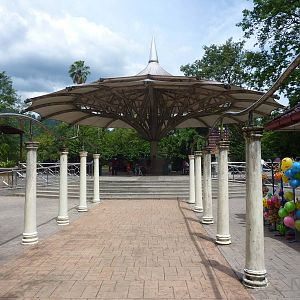 Central pavilion, May 2013