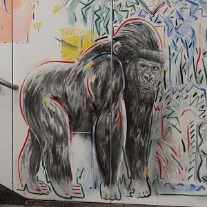 Graphicses in the station queues U-bahn by the Zoo