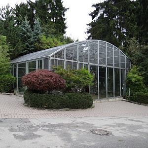 Cage of Macaca sylvana