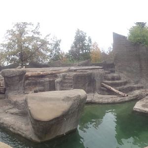 Oct. 2013 - Northern Trek - Grizzly Bear Exhibit