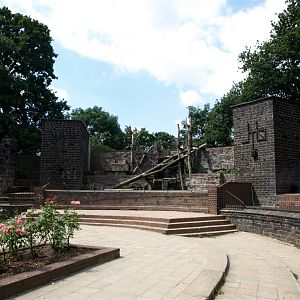 Leipzig Zoo - Bear Castle