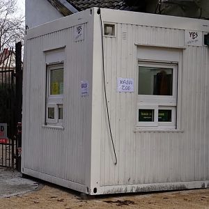 Temporary cash desk for the time of the repair of the zone of the entry