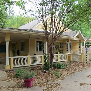 Childrens Zoo - Discovery House Exterior