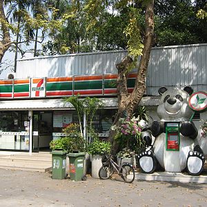 7-11 at the zoo