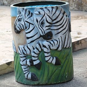 Rubbish bin