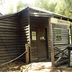 Entrance hut to numbat viewing area