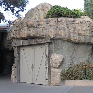 Northern Frontier - Polar Bear Plunge - Polar Bear Exhibit