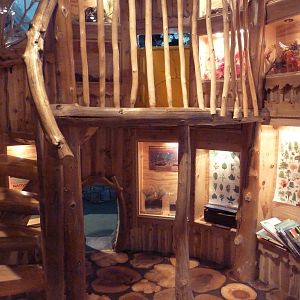 Children's Play Zone - Treehouse Interior