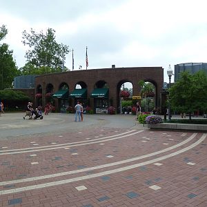 South Entrance - Entrance Plaza