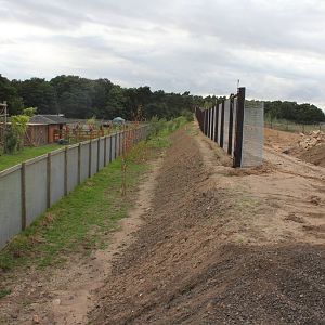Photo showing proximity 2nd Polar bear enclosure to the S.American Viva enc