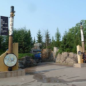 Russia's Grizzly Coast - Entrance Area