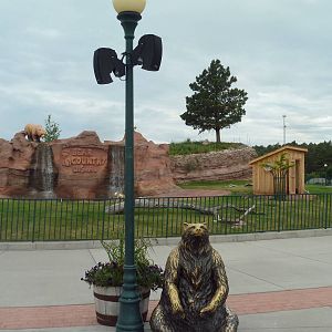 Grizzly Bear Lamp Post