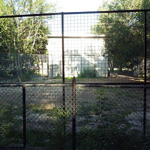 Empty Exhibit? (next to Giraffe House)